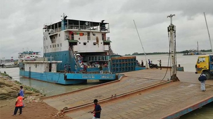 Ferry movement suspended in Paturia-Daulatdia ghat Ferry movement suspended in Paturia-Daulatdia ghat
