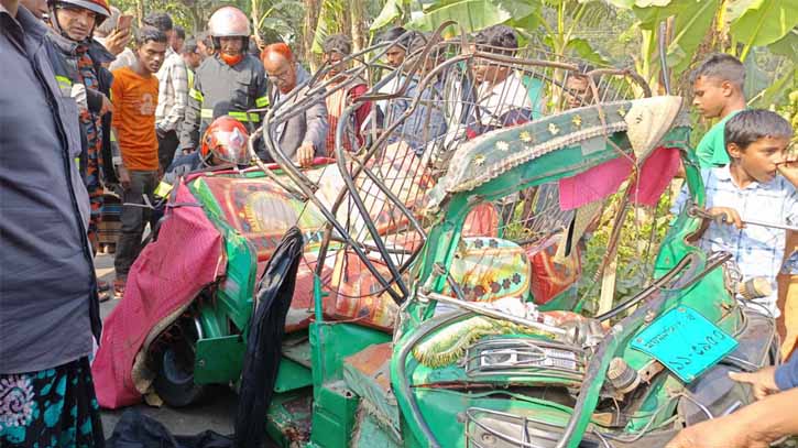 6 die as bus crashes head-on into autorickshaw in Sherpur 6 die as bus crashes head-on into autorickshaw in Sherpur