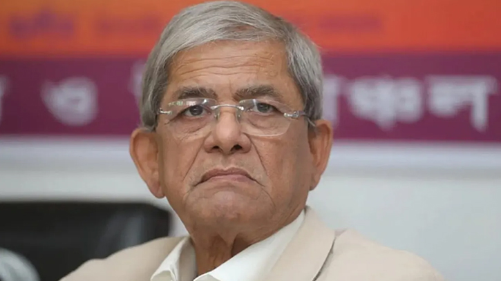 Mirza Fakhrul performs Umrah