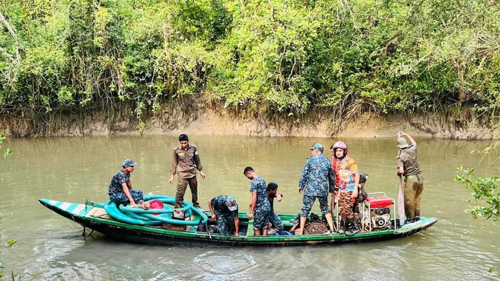 Sundarbans fire: Low tide delaying dousing operation