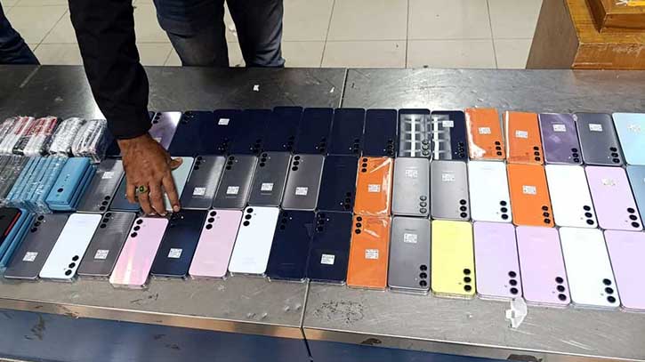 Mobile phone seized from aircraft Shah Amanat International Airport in Ctg Mobile phone seized from aircraft Shah Amanat International Airport in Ctg