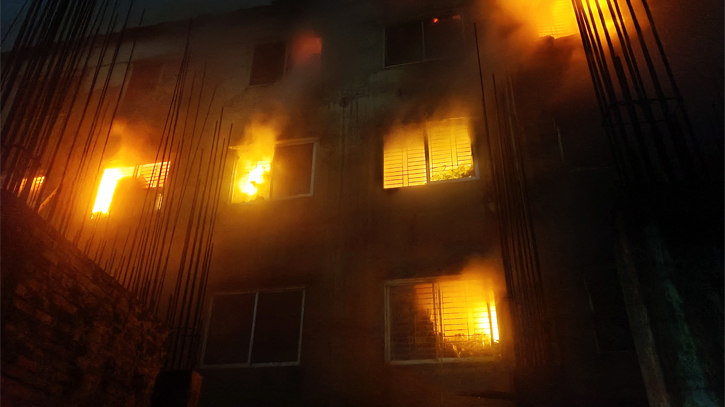 Fire breaks out in godown in Dhaka’s Demra