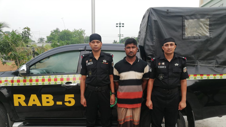 Top terror held with 10 one-shooter guns in Rajshahi Top terror held with 10 one-shooter guns in Rajshahi