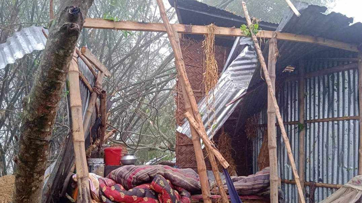 Nor’wester damages hundreds of houses in Faridpur