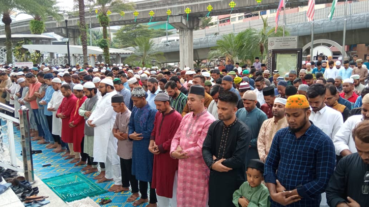 Muslims celebrate Eid al-Fitr with family reunions Muslims celebrate Eid al-Fitr with family reunions
