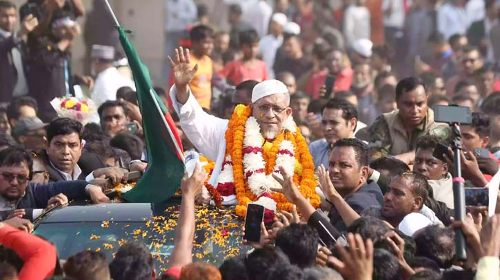 Babar walks out of prison after 17 years Babar walks out of prison after 17 years