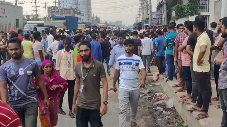 Unrest flares up at 10 factories in Gazipur Unrest flares up at 10 factories in Gazipur
