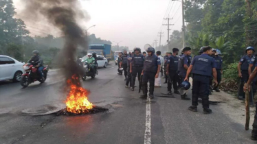 30 injured in clash between police, RMG workers in N’ganj