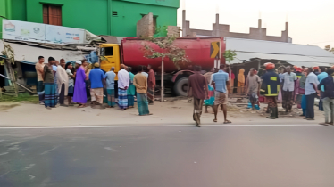 Tank lorry ploughs into shop, kills 2 in Dinajpur