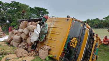 2 dead, 11 injured as truck overturns in Satkhira