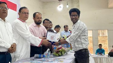 Sohel Atol received the Dhaka Sub Editors Council Literary Award