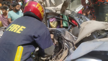 Bus-private car collision leaves 3 dead in Bogura