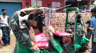 2 die in bus-autorickshaw collision in Mymensingh