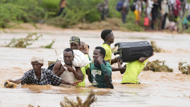 Flood-hit Kenya reports dozens of cholera cases   