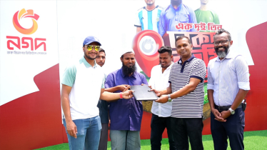 Nagad campaign: Shakib hands over land to CNG driver’s team