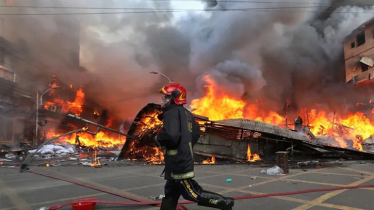 Fire guts furniture shops in Manikganj