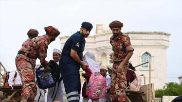 Oman floods kill 14 including schoolchildren    