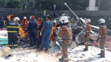 2 Malaysian military helicopters collide and crash: 10 crew killed