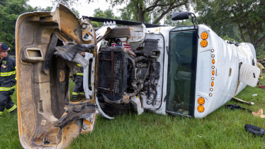 Bus crash kills at least 8, injures dozens more in Florida