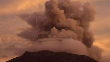 Indonesia volcano eruption shuts more airports