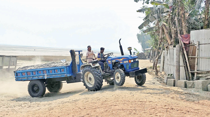 Illegal sand mining goes on unabated in Kurigram Illegal sand mining goes on unabated in Kurigram