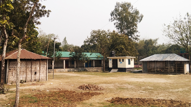 Bad condition of the school, teachers and students in extreme suffering