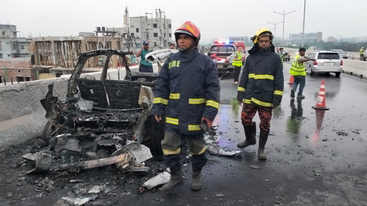 Car catches fire on Dhaka Elevated Expressway