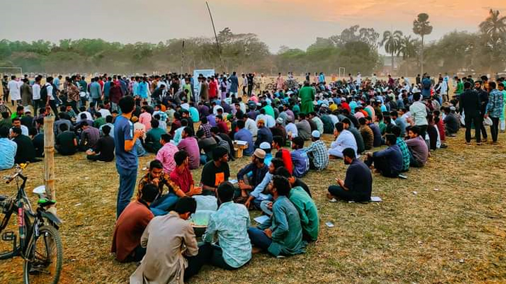 Silent protest held at JU against Iftar party ban at SUST, NUST Silent protest held at JU against Iftar party ban at SUST, NUST
