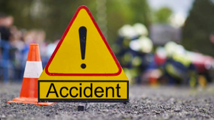 3 die as pick-up van hits 2 motorcycles in Sylhet