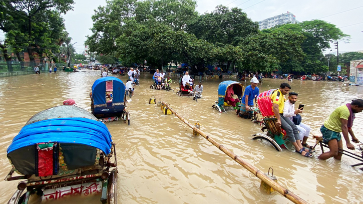 Heavy rainfall causes extensive waterlogging at DU Heavy rainfall causes extensive waterlogging at DU