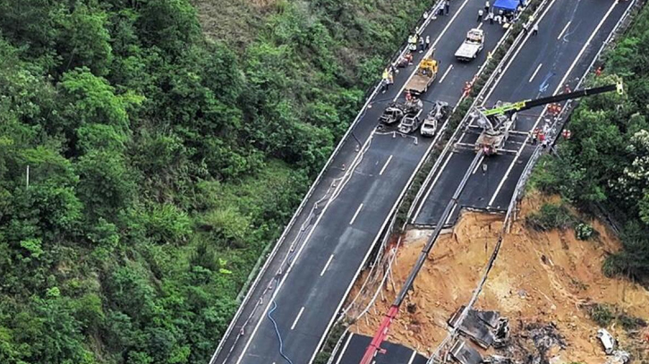 Death toll from south China road collapse rises to 36