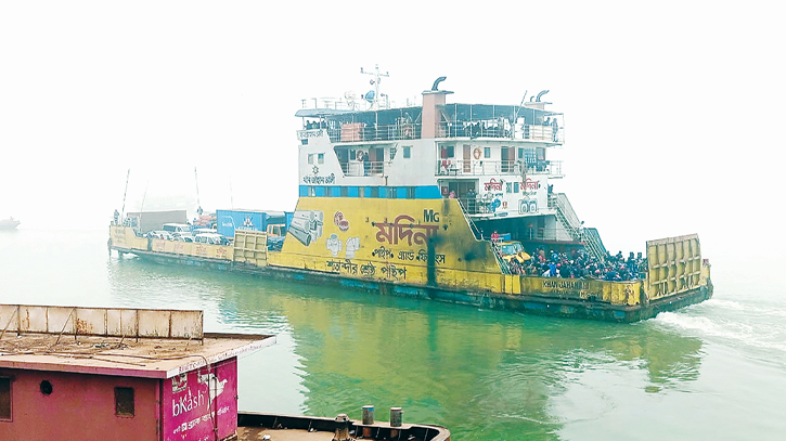 Aricha-Kazirhat ferry dearth causes immense sufferings Aricha-Kazirhat ferry dearth causes immense sufferings
