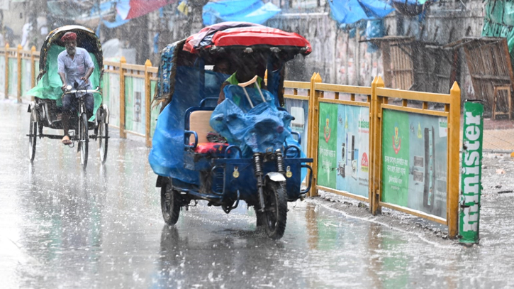 Rain lashes Bangladesh, more downpour expected today