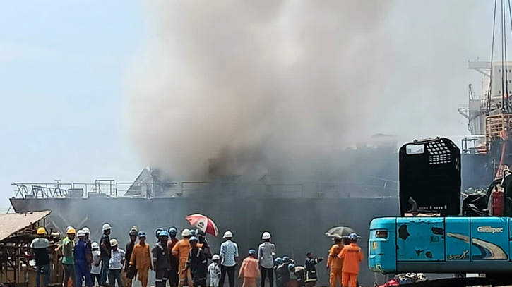 12 workers Injured from Chattogram Shipyard blast 12 workers Injured from Chattogram Shipyard blast
