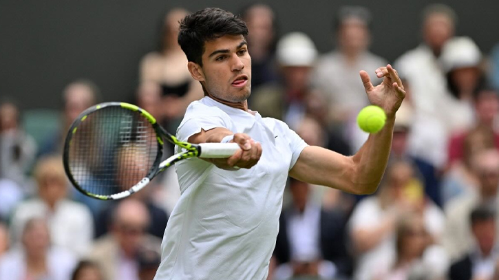 Alcaraz, Sinner win Wimbledon openers as Sabalenka pulls out Alcaraz, Sinner win Wimbledon openers as Sabalenka pulls out