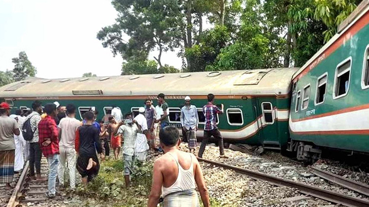 Train operation resumes 14 hours after derailment in Cumilla