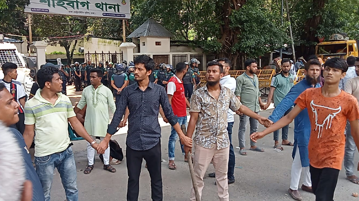 সড়কে বাড়ছে আওয়ামী লীগের নেতাকর্মীদের উপস্থিতি সড়কে বাড়ছে আওয়ামী লীগের নেতাকর্মীদের উপস্থিতি