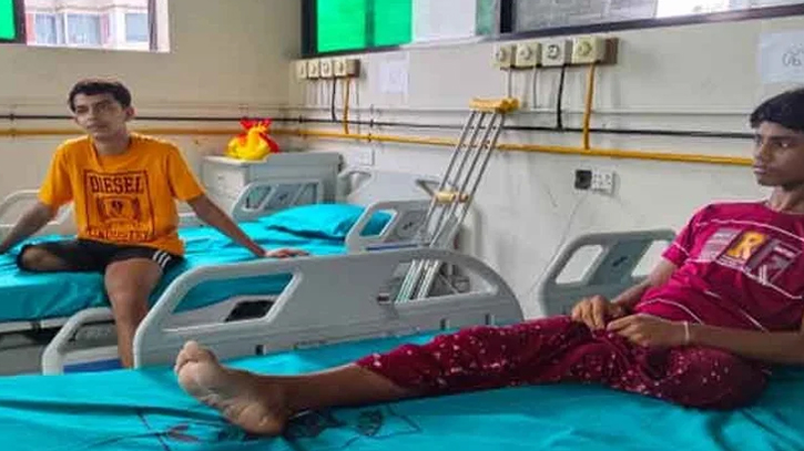 গণঅভ্যুত্থানে আহতদের থেরাপি-পুনর্বাসন চিকিৎসা শুরু গণঅভ্যুত্থানে আহতদের থেরাপি-পুনর্বাসন চিকিৎসা শুরু