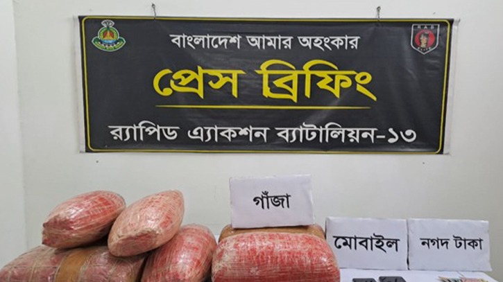রংপুরে ট্রাকে মিলল ৩৫ কেজি গাঁজা, গ্রেপ্তার দুই রংপুরে ট্রাকে মিলল ৩৫ কেজি গাঁজা, গ্রেপ্তার দুই