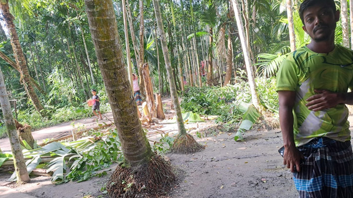 রায়পুরে জোরপূর্বক জমি দখলের অভিযোগ রায়পুরে জোরপূর্বক জমি দখলের অভিযোগ