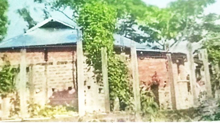সুনামগঞ্জে আদালতের নিষেধাজ্ঞা অমান্য করে দিনমুজুরের বসতভিটা দখল সুনামগঞ্জে আদালতের নিষেধাজ্ঞা অমান্য করে দিনমুজুরের বসতভিটা দখল