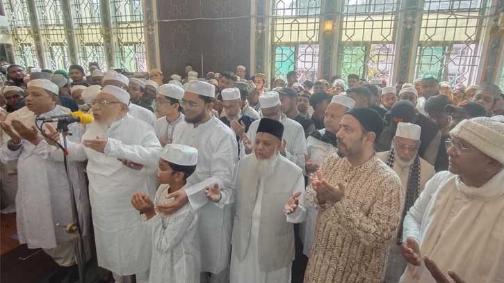 ওরশে লাখো ভক্তের ঢল, শুক্রবার আখেরি মোনাজাত ওরশে লাখো ভক্তের ঢল, শুক্রবার আখেরি মোনাজাত