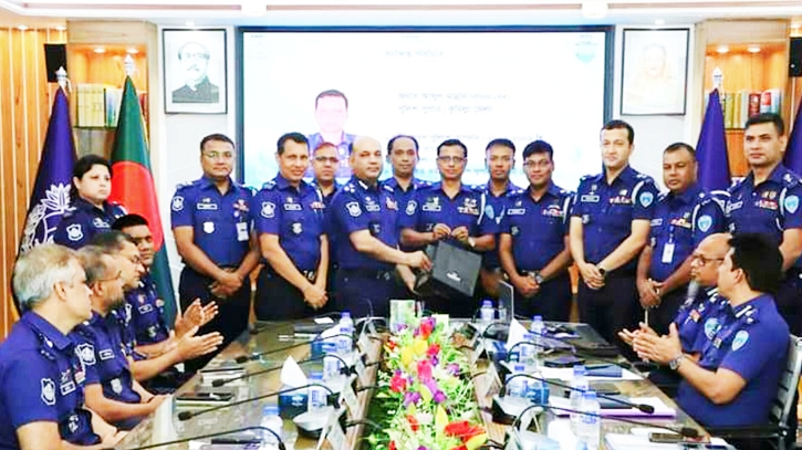 কুমিল্লায় পুলিশ সুপারের বিদায়ী সংবর্ধনা কুমিল্লায় পুলিশ সুপারের বিদায়ী সংবর্ধনা