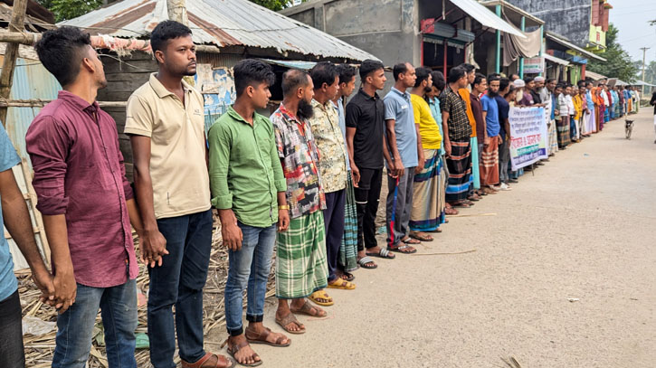 নাছির উদ্দিন সঞ্জু ও তার সহযোগীদের গ্রেপ্তারের দাবীতে বিক্ষোভ নাছির উদ্দিন সঞ্জু ও তার সহযোগীদের গ্রেপ্তারের দাবীতে বিক্ষোভ